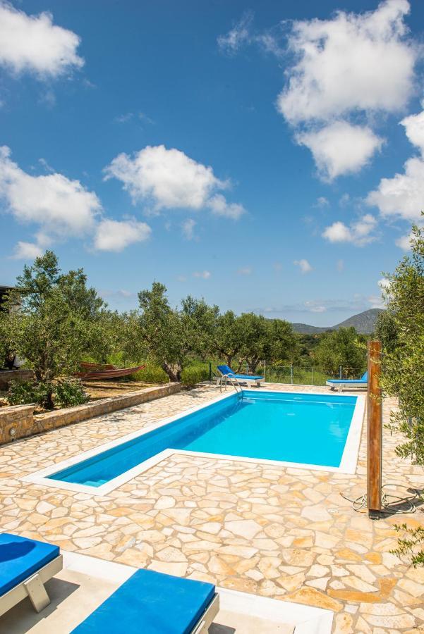 Hakuna Matata Holidays Wooden Lodge With Airco & Pool In Greek Olive Grove Methoni (Messenia) Exterior foto