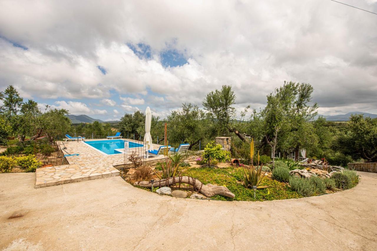 Hakuna Matata Holidays Wooden Lodge With Airco & Pool In Greek Olive Grove Methoni (Messenia) Exterior foto