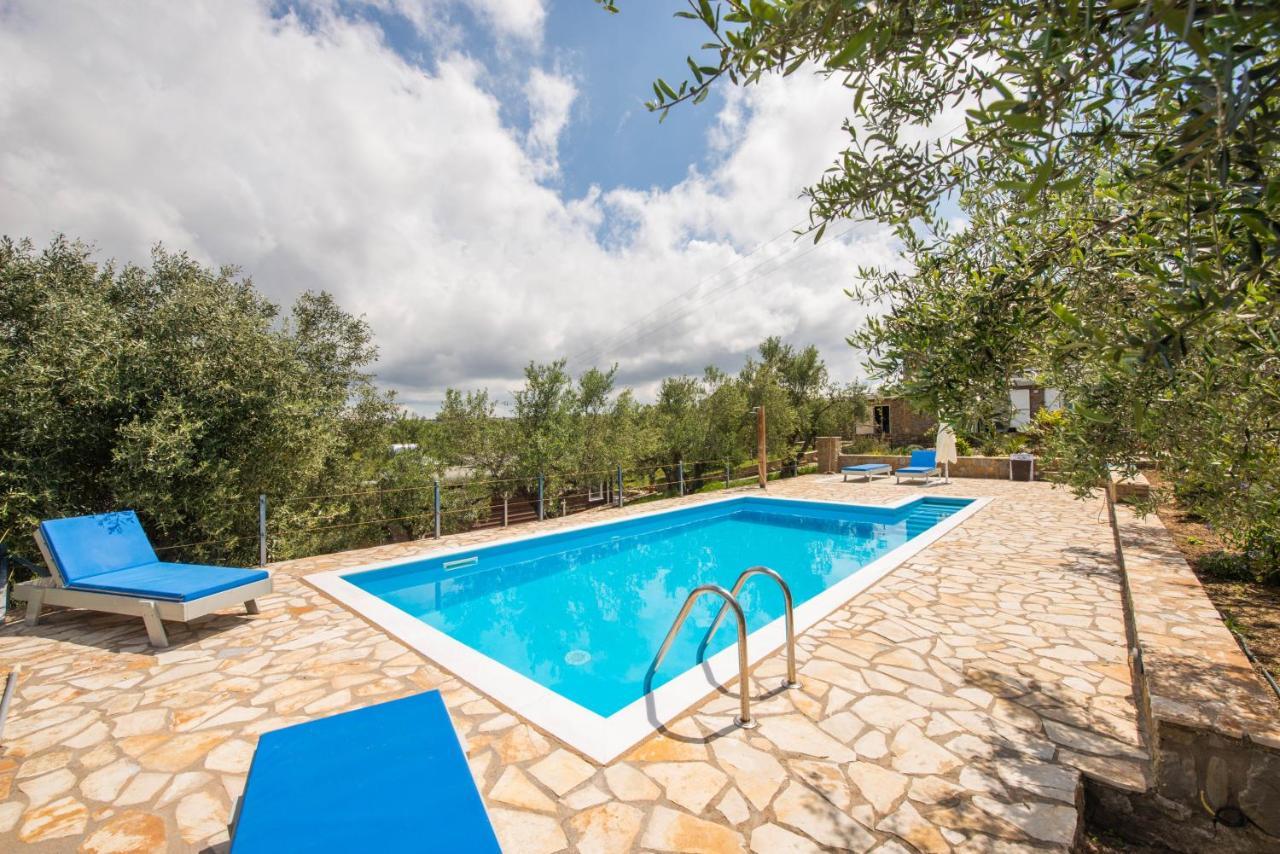 Hakuna Matata Holidays Wooden Lodge With Airco & Pool In Greek Olive Grove Methoni (Messenia) Exterior foto